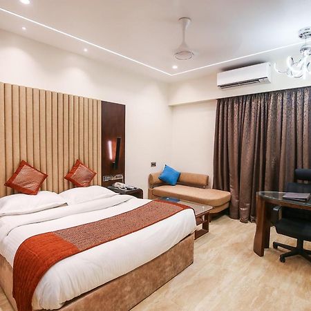 Hotel Royal Palace Jalgaon Exterior foto