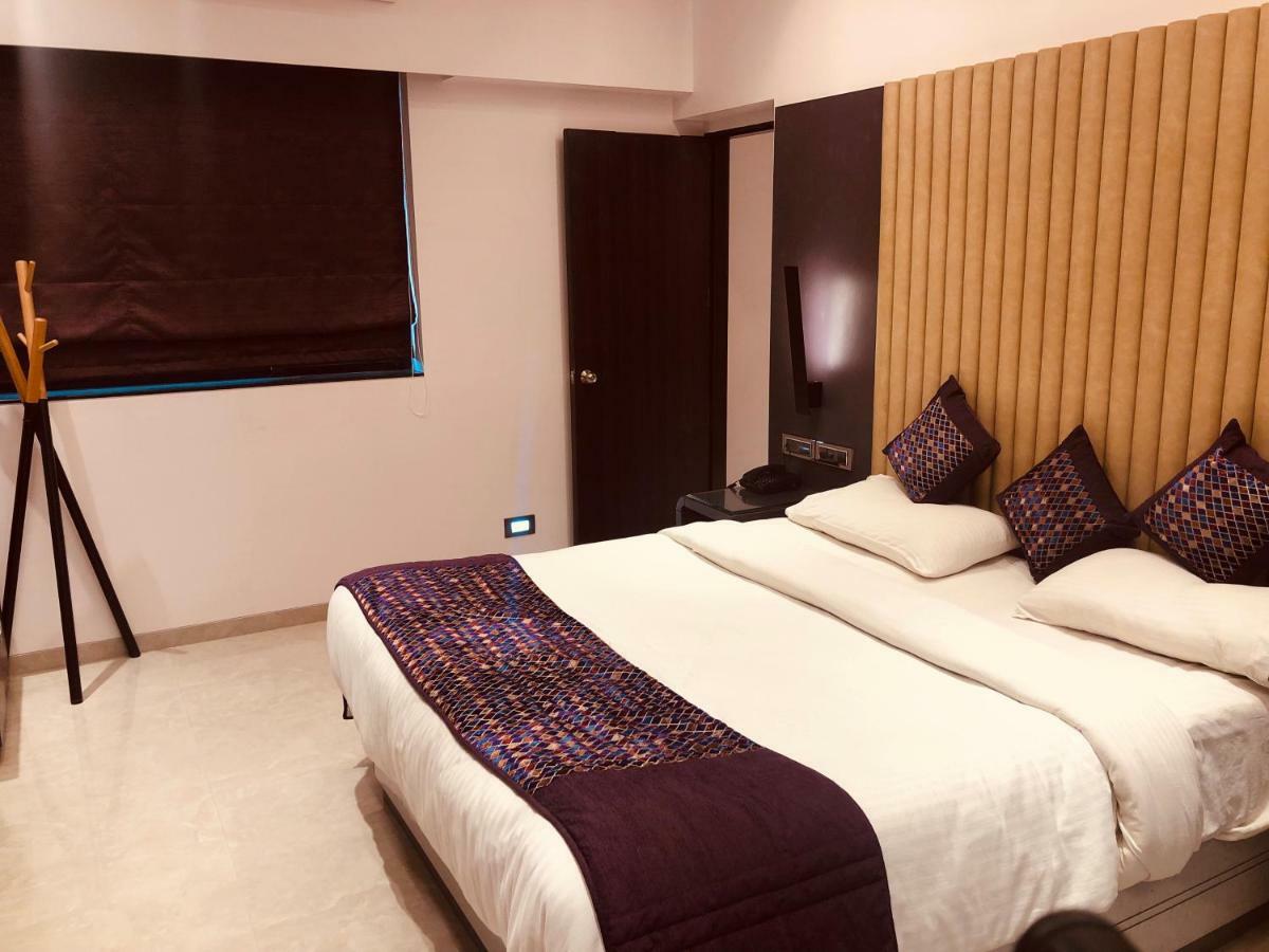 Hotel Royal Palace Jalgaon Exterior foto